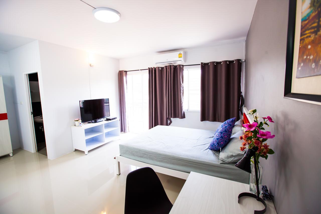 Room 9 Residence (Adults Only) Pluak Daeng Eksteriør bilde